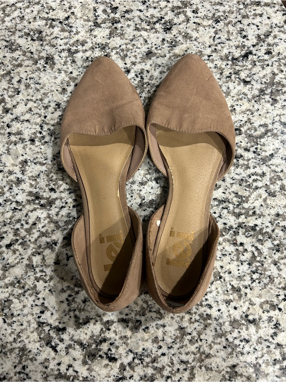 lei Women's Taupe Pointed D'Orsay Flats